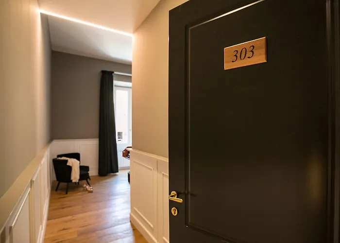 לינה וארוחת בוקר Jb Relais Luxury 4*